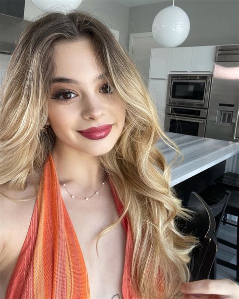 Molly Little Porno Video's .